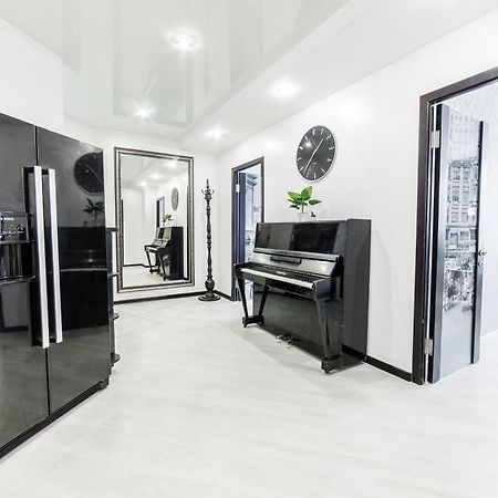 Mgapartments 3 Rooms Miasnikova Sq. Vip Мінськ Екстер'єр фото
